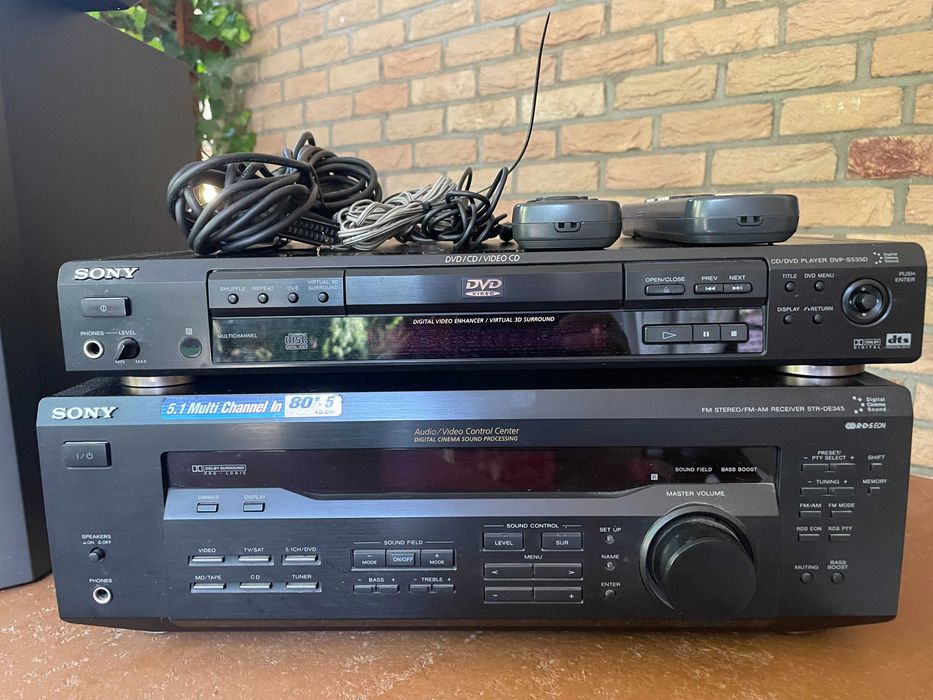kino domowe marki Sony, trzy głośniki, tuner, odtwarzacz cd/dvd