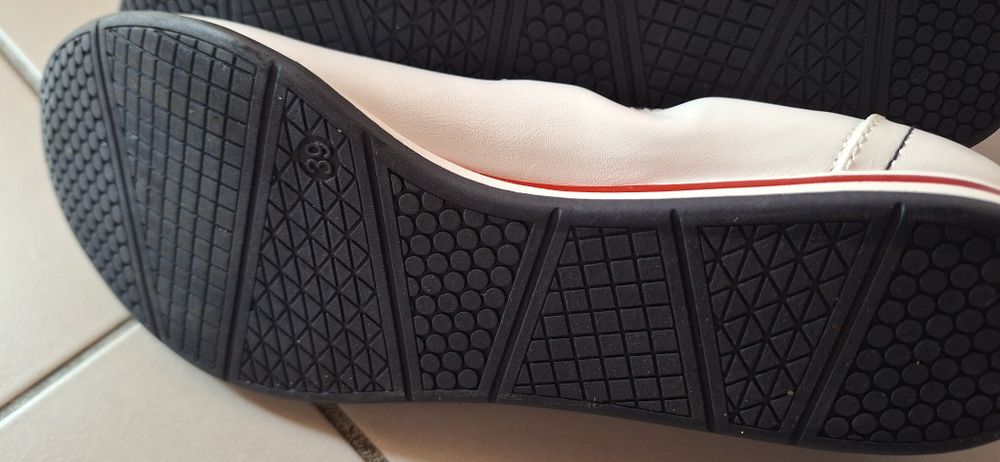 Sprzedam białe baleriny 39 r