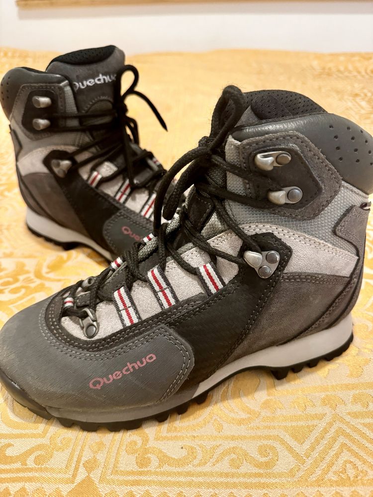 Buty trekkingowe Quechua Vibram, zaimpregnowane