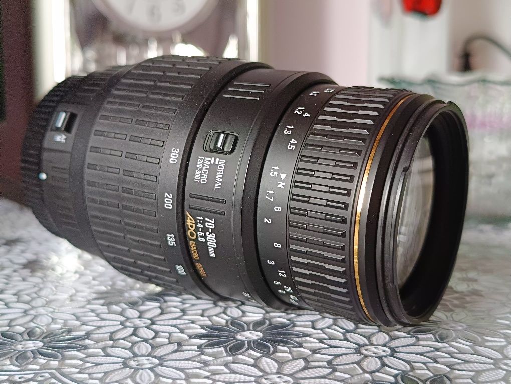 Obiektyw Sigma Apo Macro Super 70 - 300 mm 1:4-5.6 - Mocowanie Canon