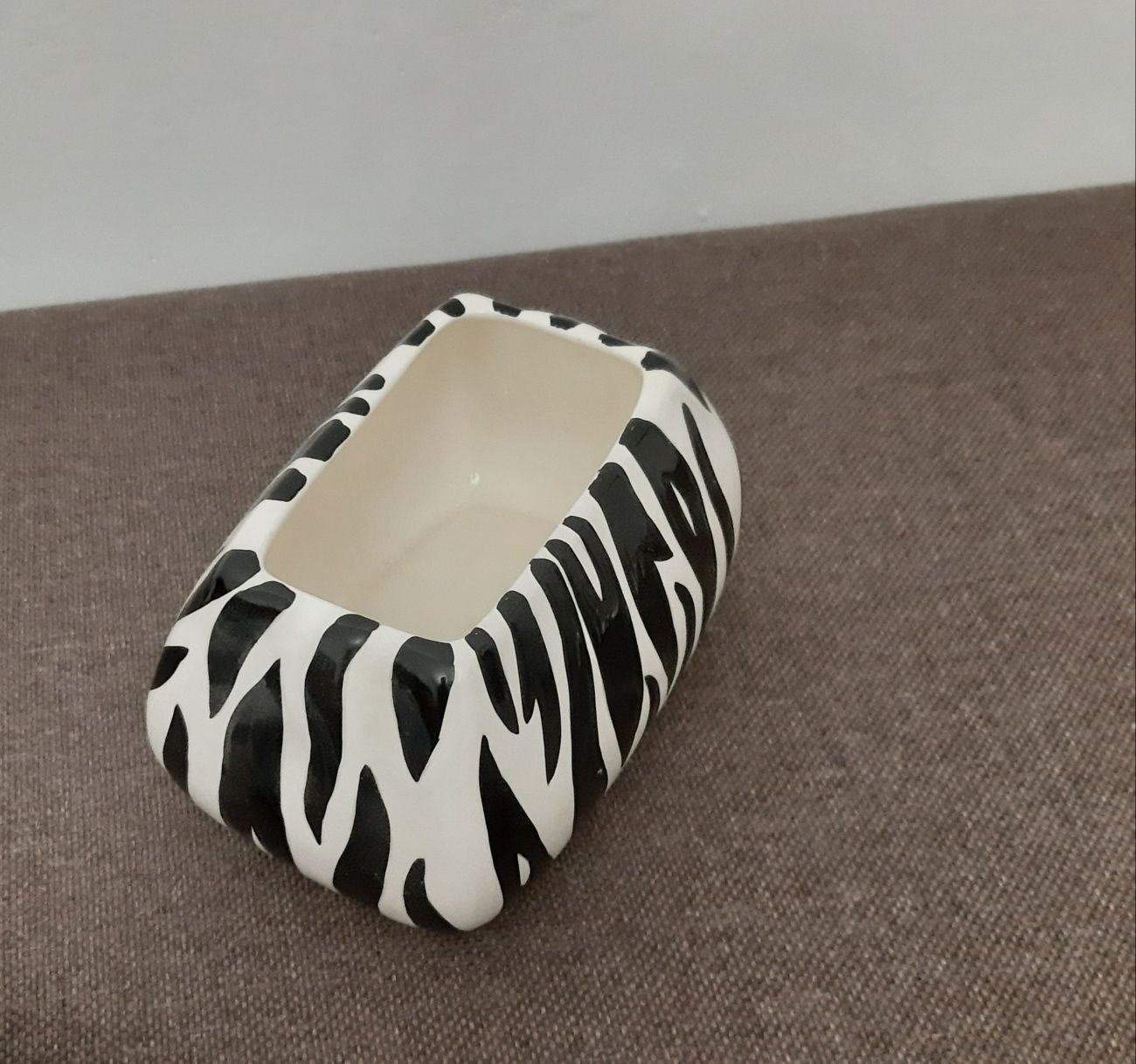 Livellara Milano Naczynie torebka menażka porcelana ozdobne zebra