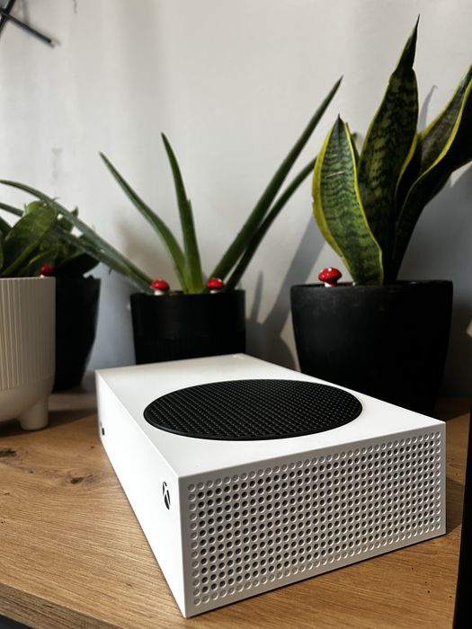 Xbox series s + 2 pady