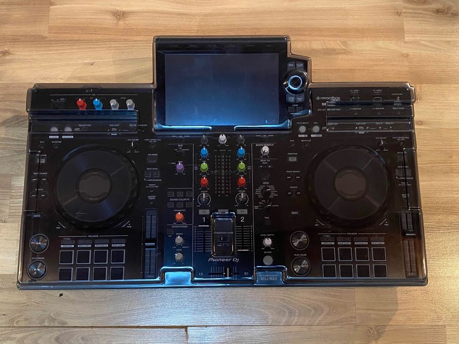 Pioneer XDJ-RX3 com Deck Saver.
