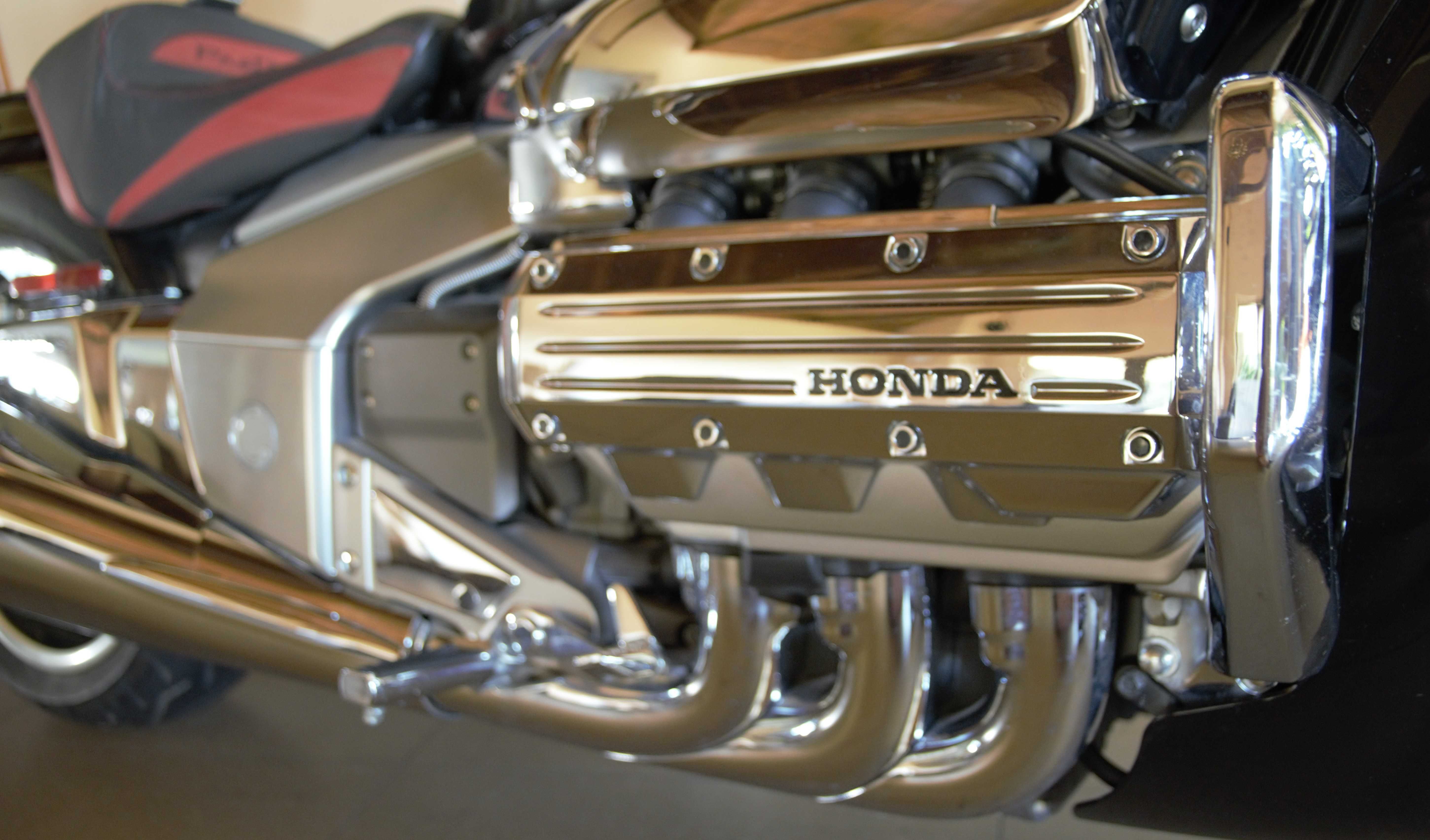 Motocykl Honda RUNE