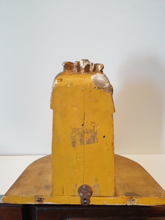 grande antiga mísula em talha dourada