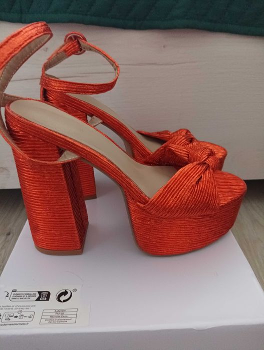 Sandały damskie na platformie