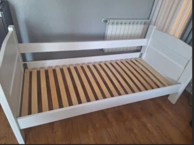 Łóżko dziecięce 90x190 białe z materacem