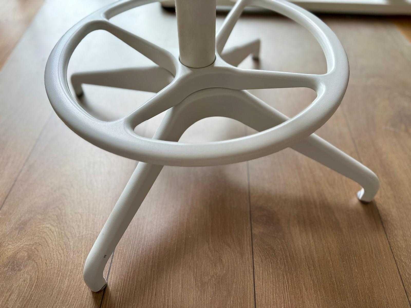 Stołek IKEA LIDKULLEN – aktywne siedzenie