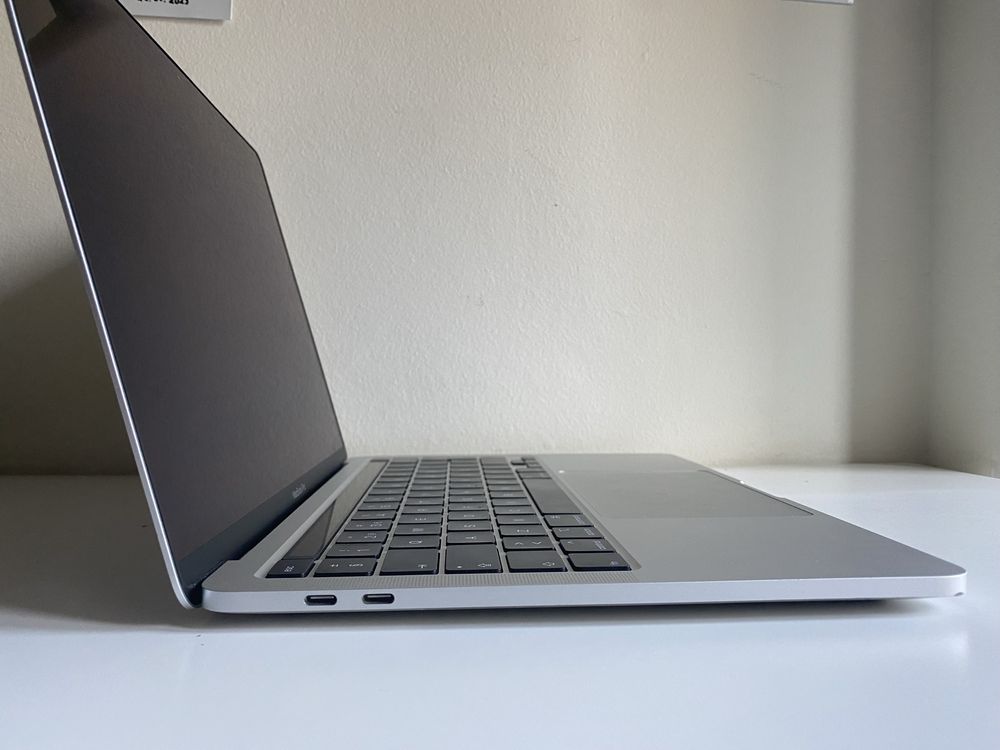 Macbook Pro 13.3' (Modelo 2020) i5 16Gb RAM 512 SSD