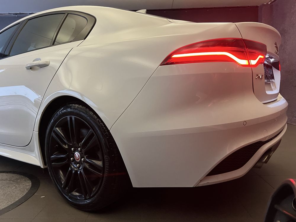 Jaguar XE 2.0 D R-Dynamic S