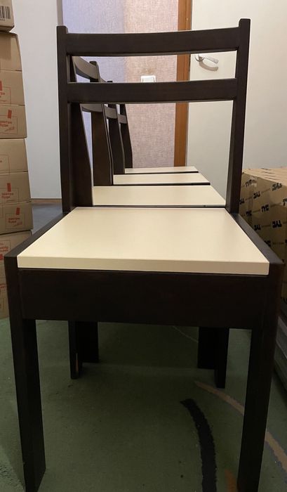 Стільці 4 шт в ідеальному стані 1шт.-900грн.