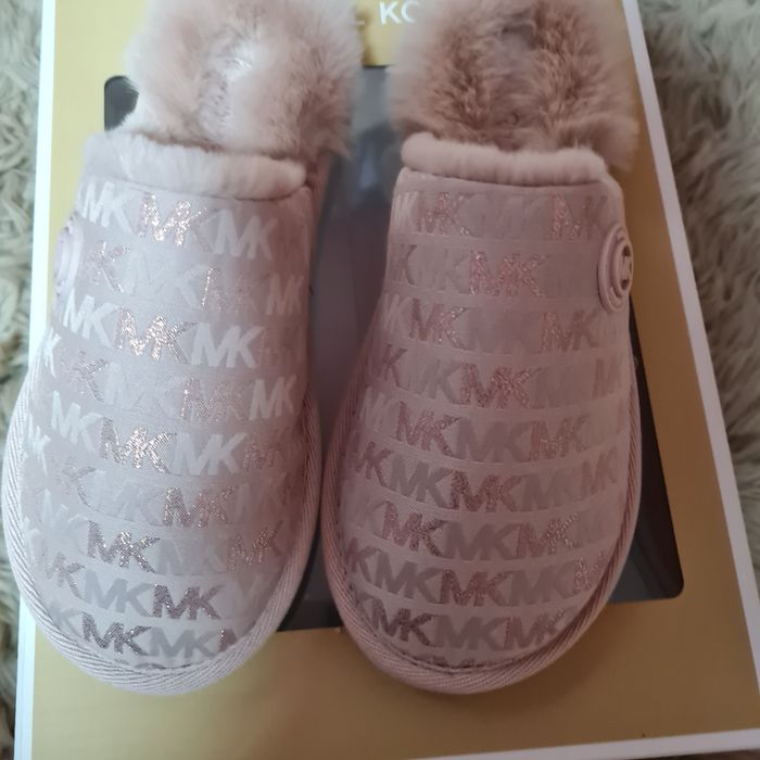 Michael Kors Janis slipper kapcie buty po domu pantofle puszyste misio