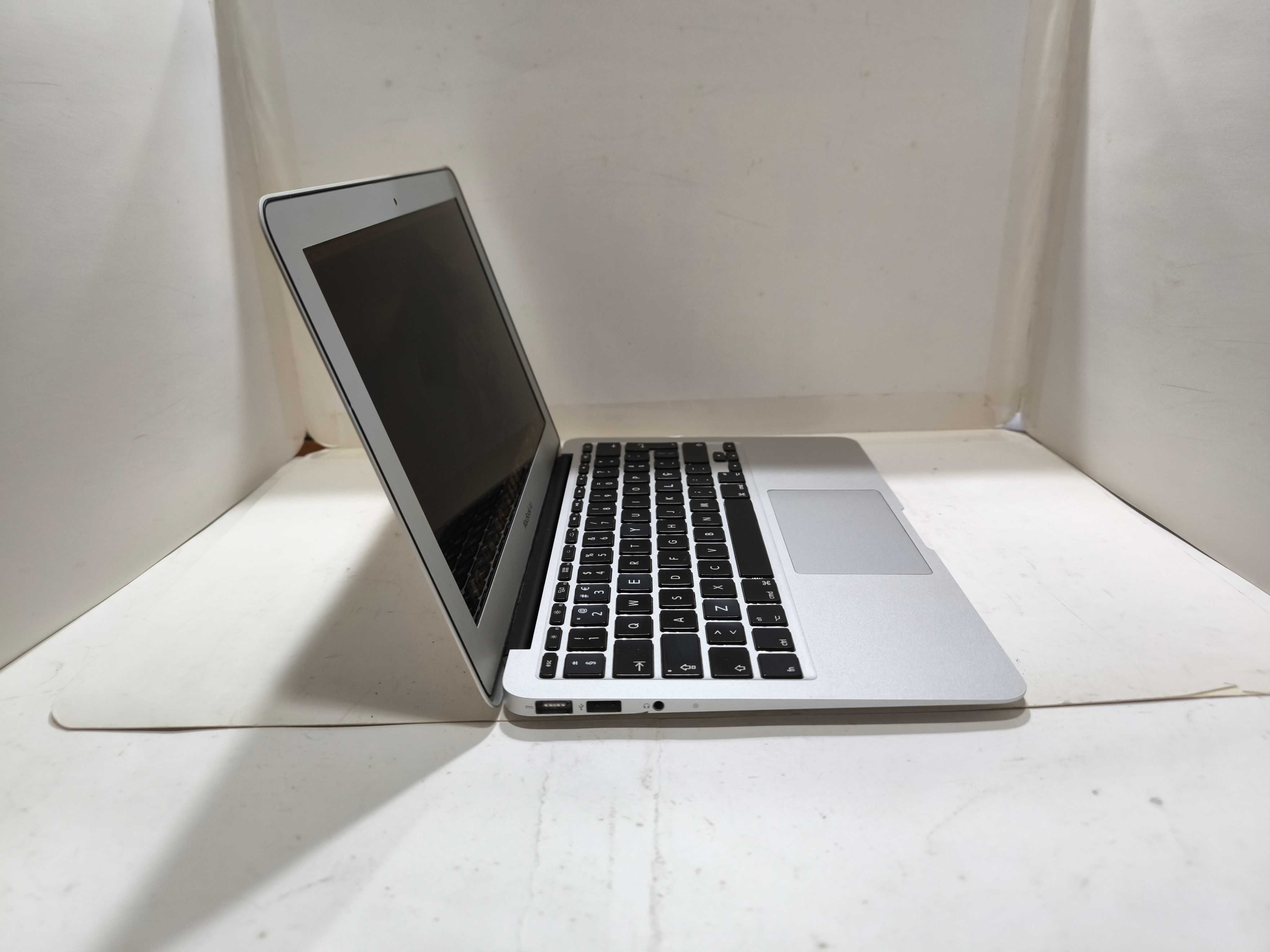 Apple Macbook AIR 11” i5 ssd 120GB