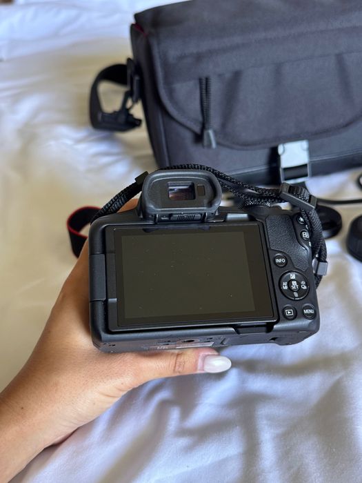 Canon Eos R50 - Máquina Fotográfica