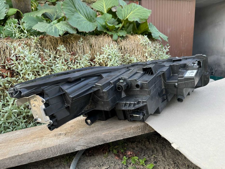 Reflektor lampa lewa escape 2023