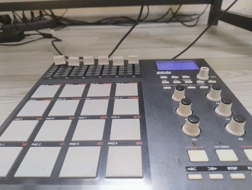 AKAI MPD 26 Midi