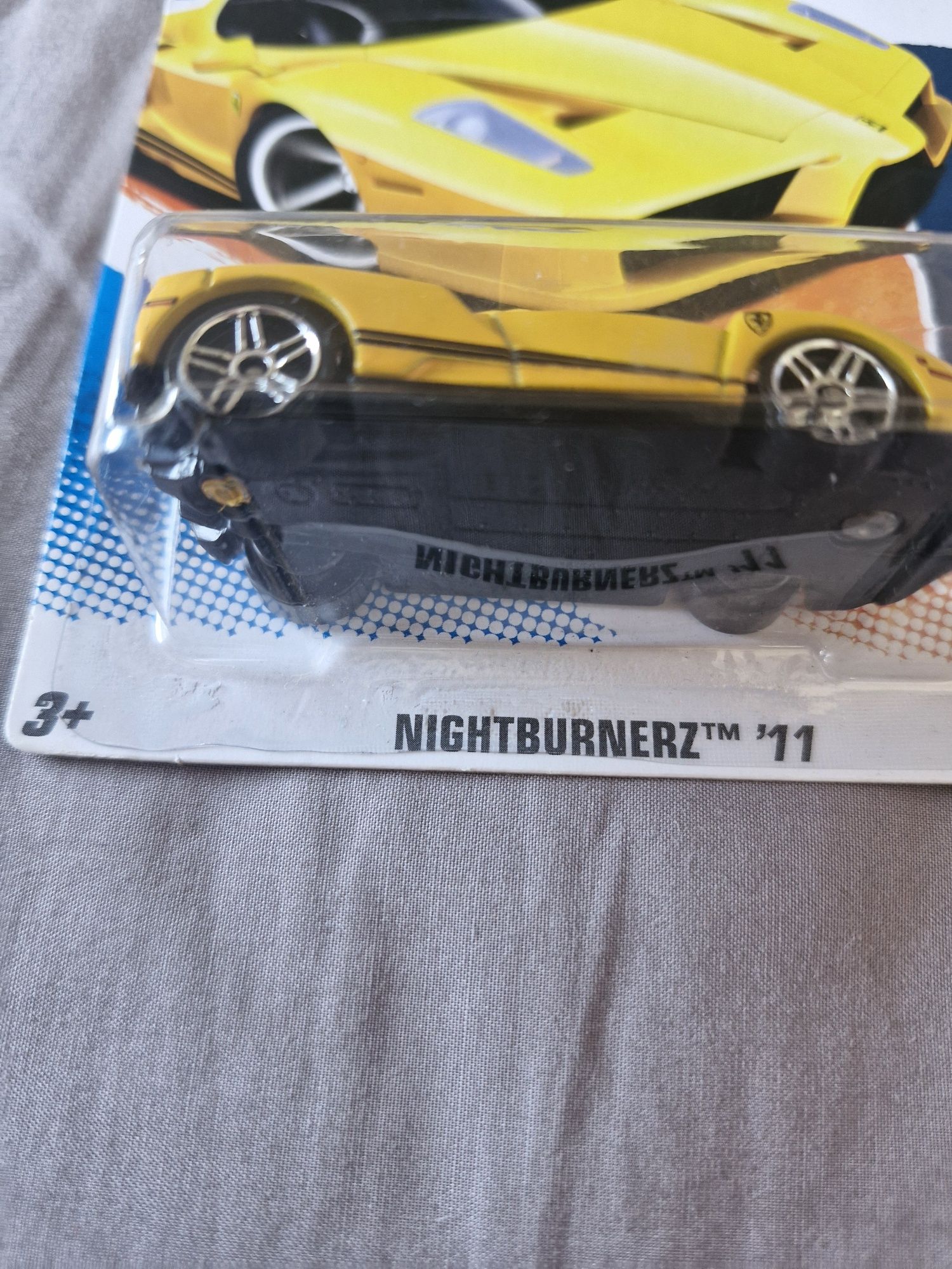 Hot Wheels Ferrari Enzo Nightburnerz 2011