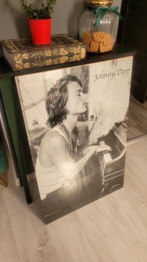 Plakat w antyramie Johnny Depp pianino czarno biały 90x60