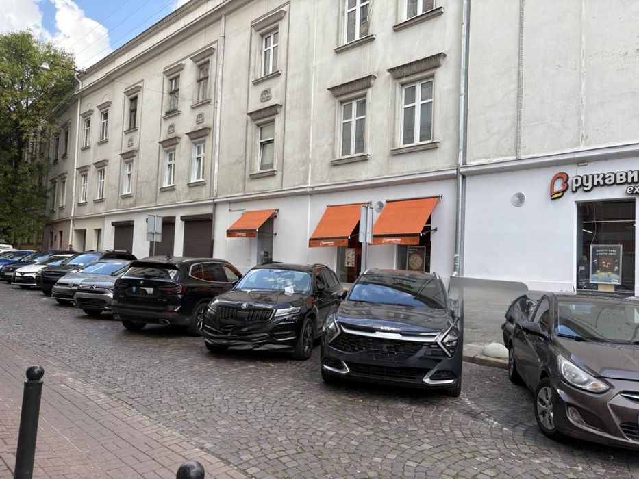 Продаж дизайнерської 3кімн. квартири в центрі Львова біля парку Франка
