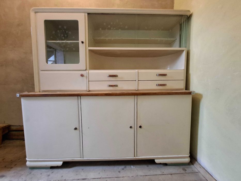 Zestaw mebli kuchennych PRL: kredens, szafka, póła wisząca