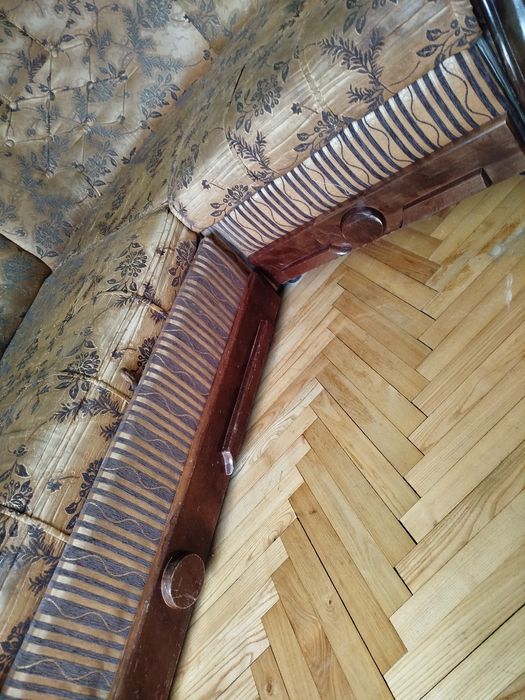 Дивану доброму стані