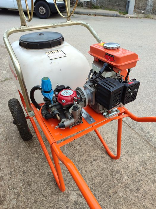 Pulverizador ANOVA 
Motor: MA80-4t
Cilindro:79cc
Depósito: 100l
Bomba: