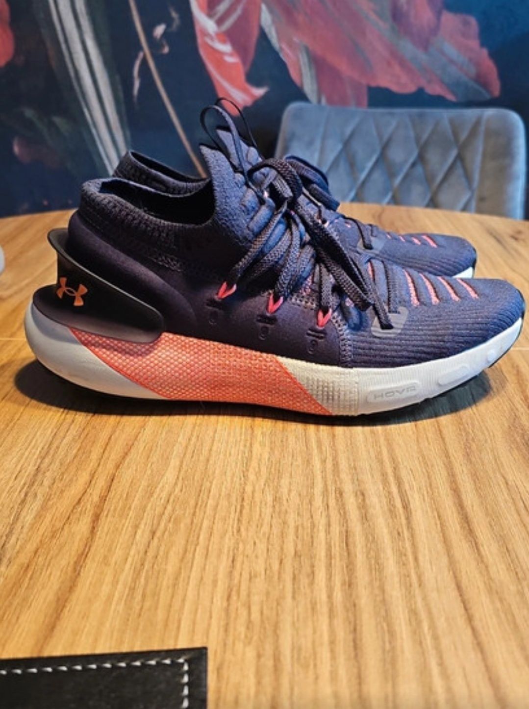 Damskie buty do biegania Under Armour hovr Phantom 3 r. 40,5