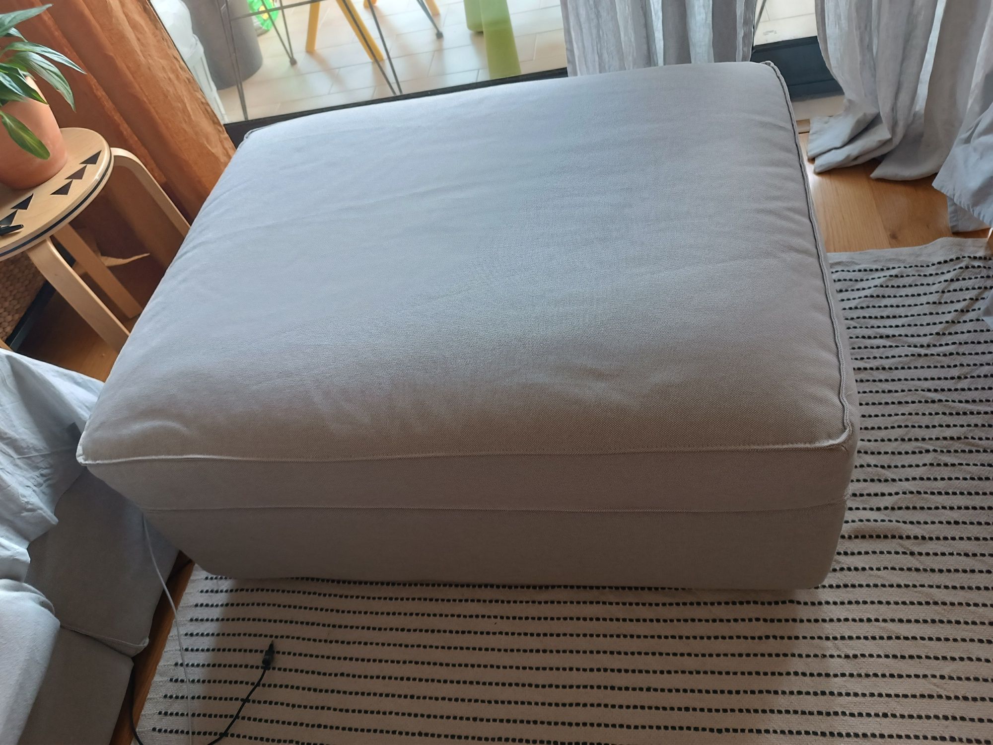 Pufe/ repousa pés Kivik da Ikea
