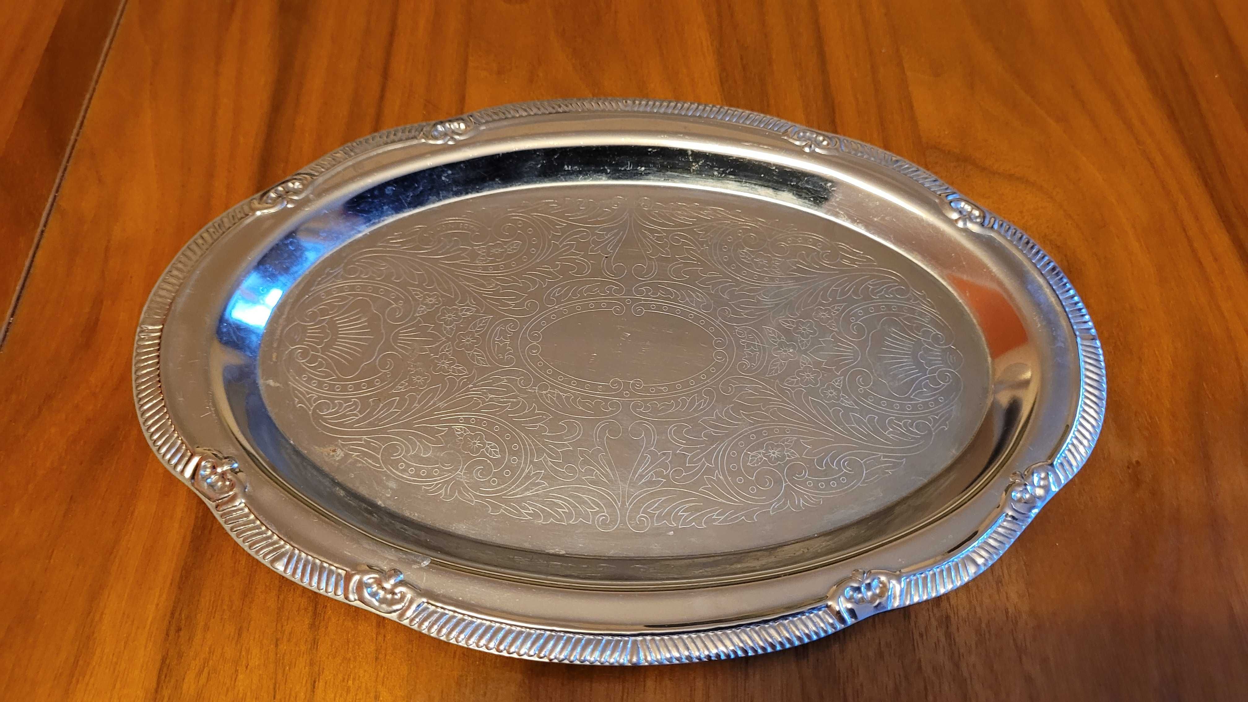 Metalowa patera na owoce o dł 24 cm