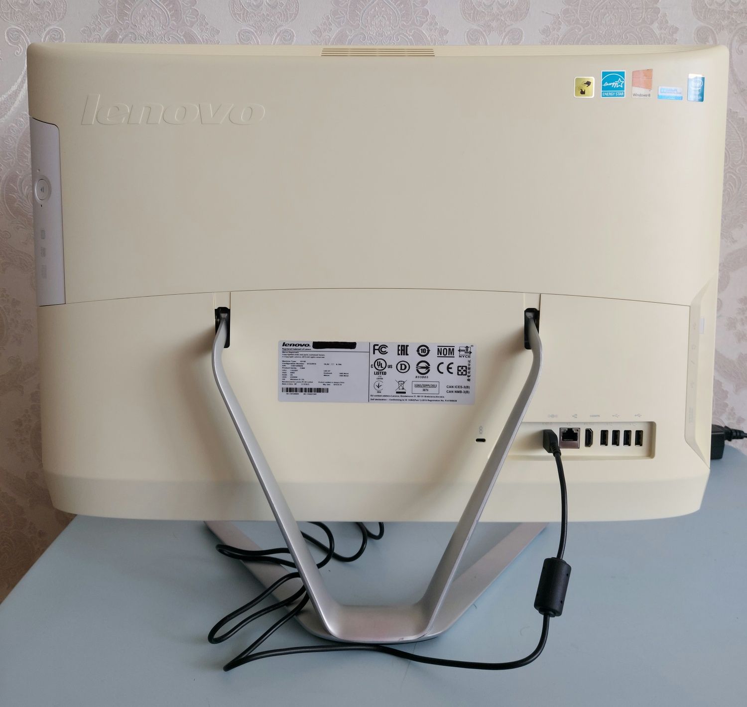 Lenovo C560 All-in-One 23" sensor