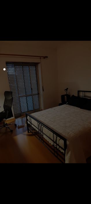 Alugo quarto para solteiro