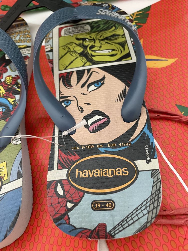 Vendo havaianas de Super Herois