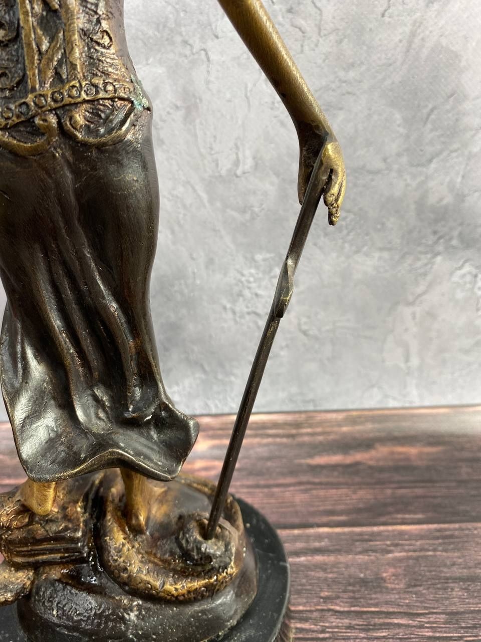 Бронзова статуетка «Феміда – Богиня правосуддя» низ мрамор. Один мінус