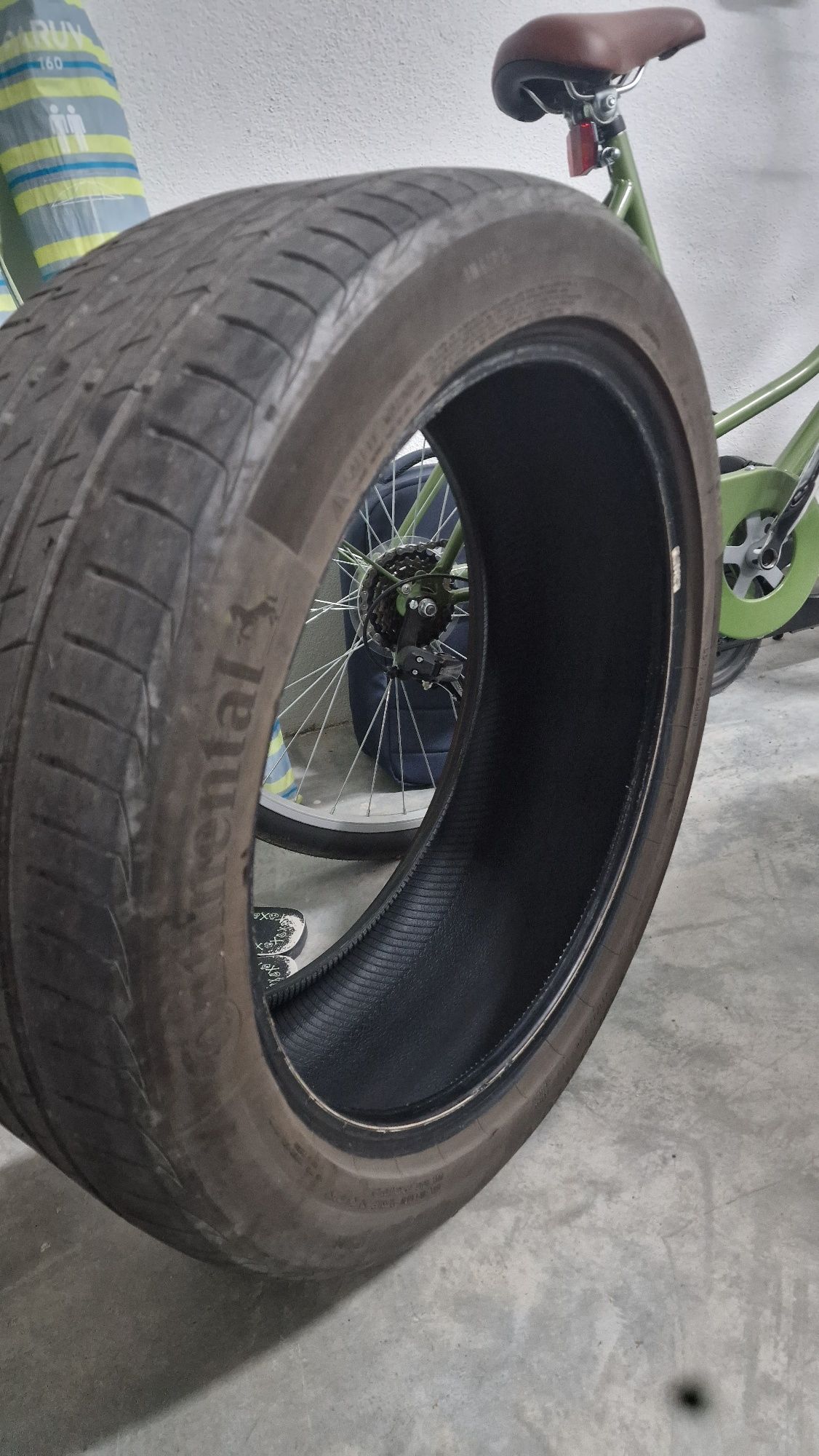 Pneus Continental 245/45 R20