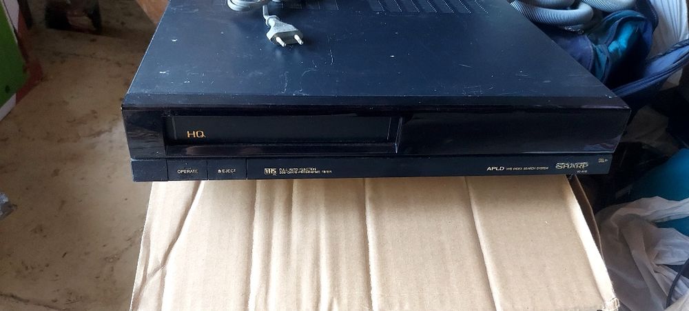 Відеомагнітофон Sharp