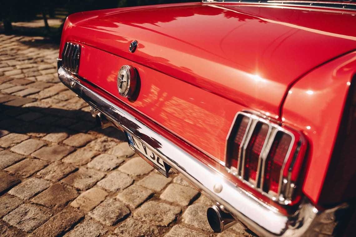 Zabytkowe auto do  Ślubu. Mustang Cabrio 1966