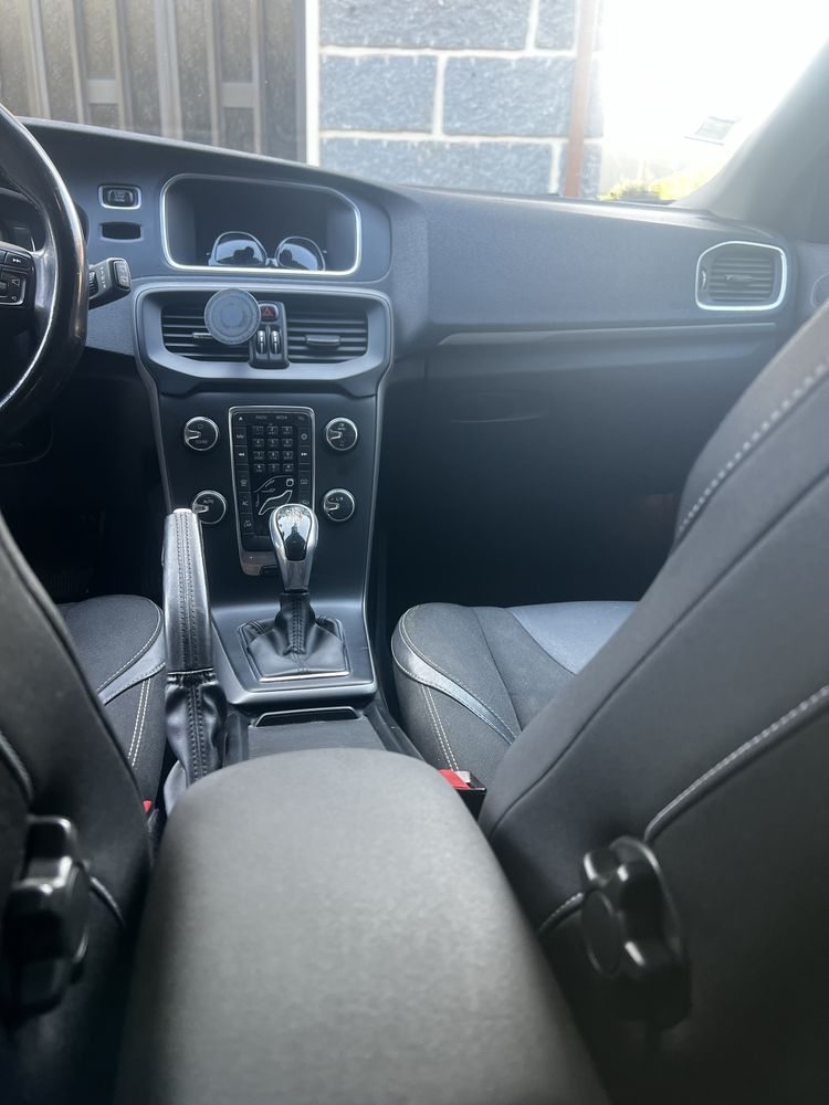 Volvo  V40  1.6 D2 Momentum PowerShift Eco