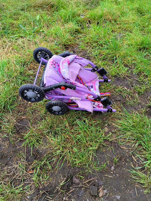 Wózek dla lalek z daszkiem – składany, lekki, AXI – fioletowy

Sprzeda