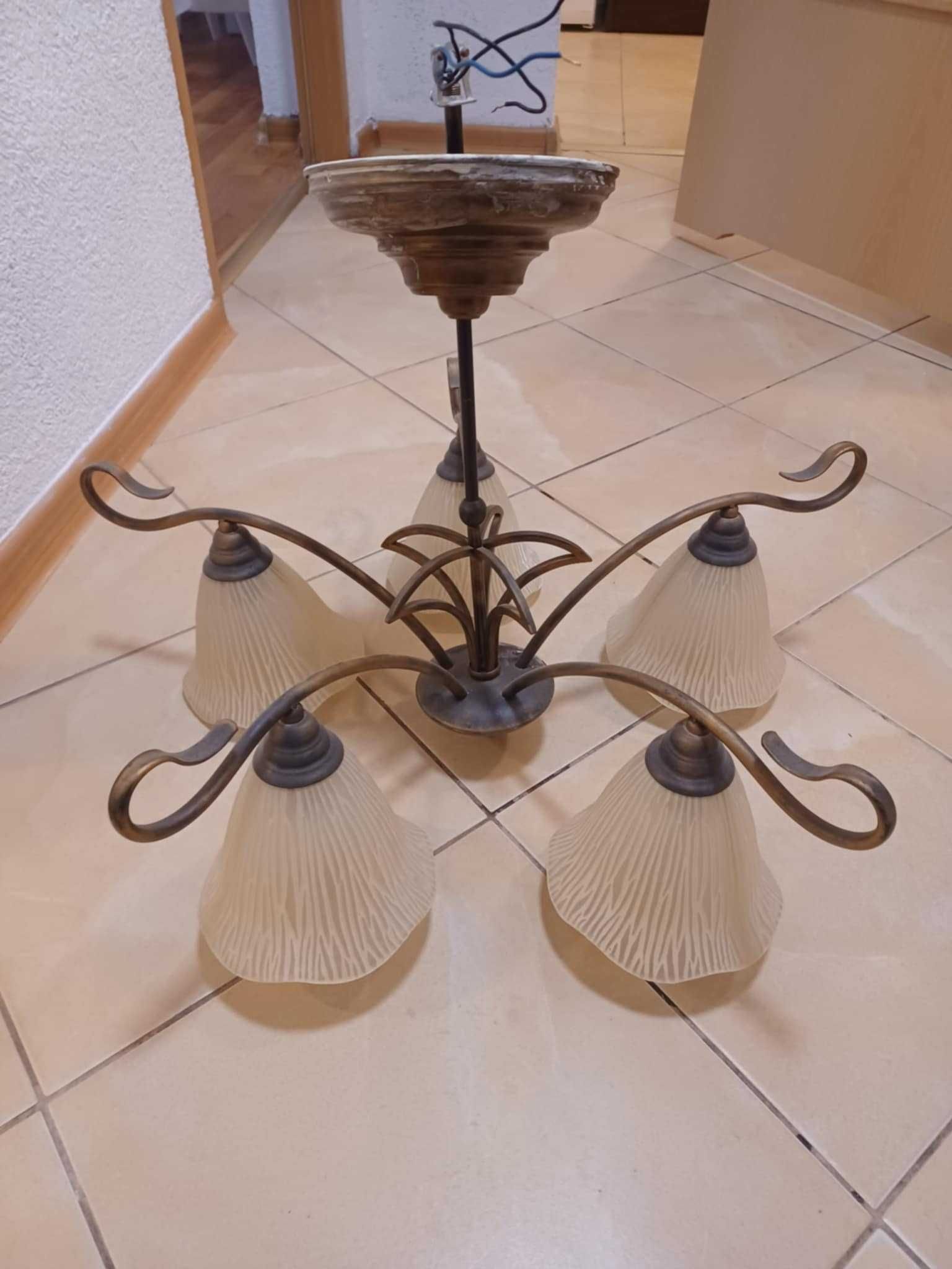 Żyrandol , oświetlenie