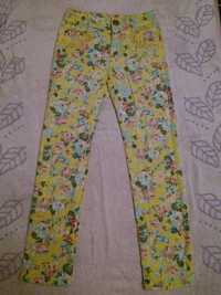 Джинсові штани у квітковий принт для дівчинки 4-7 років, розмір - 24.
