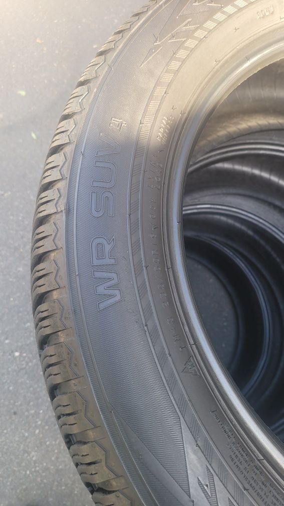 235 55 19 Nokian WR SUV4