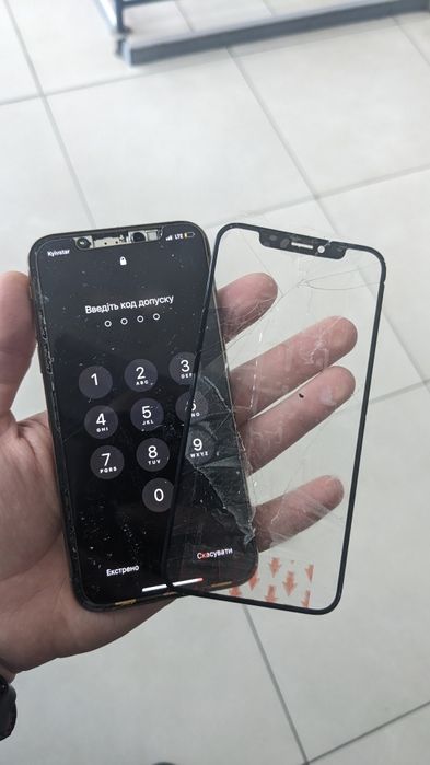 Ремонт телефонів. Заміна скла екрану.