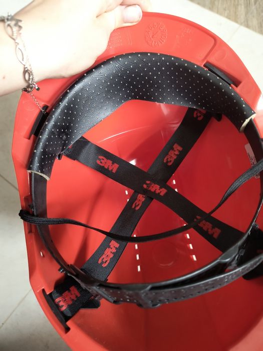 Kask ochronny czerwony