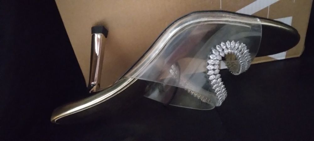 D3scida Preço- Sandalias vinil transparente - T - 35 ZARA Novas