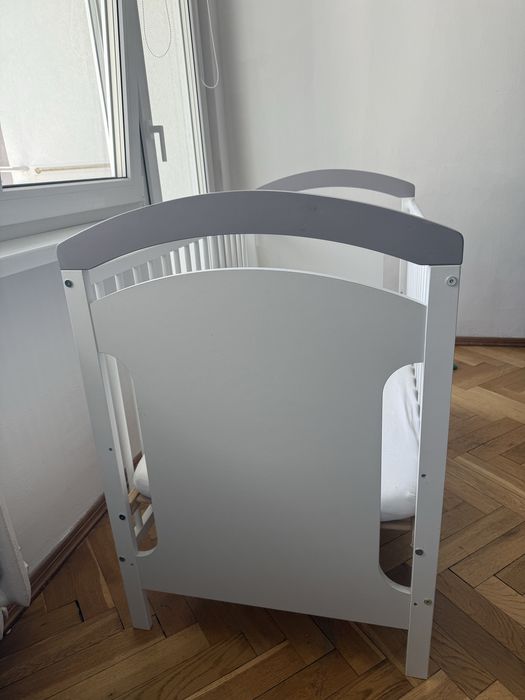 Łóżeczko dziecięce z materacem