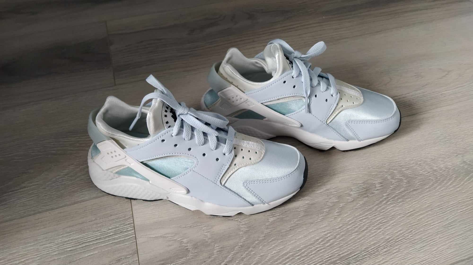 Buty damskie NIKE AIR HUARACHE Rozmiar 37