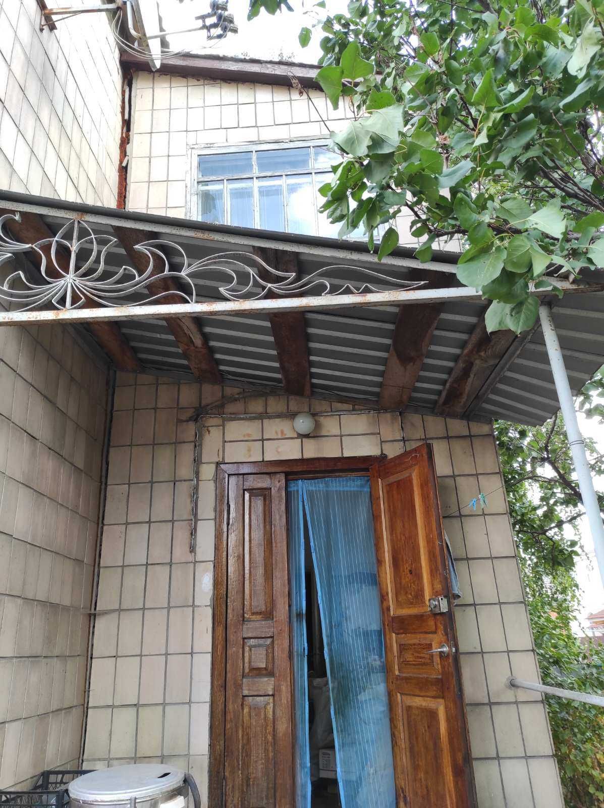 Півбудинку на 2 поверхи в м.Гадяч