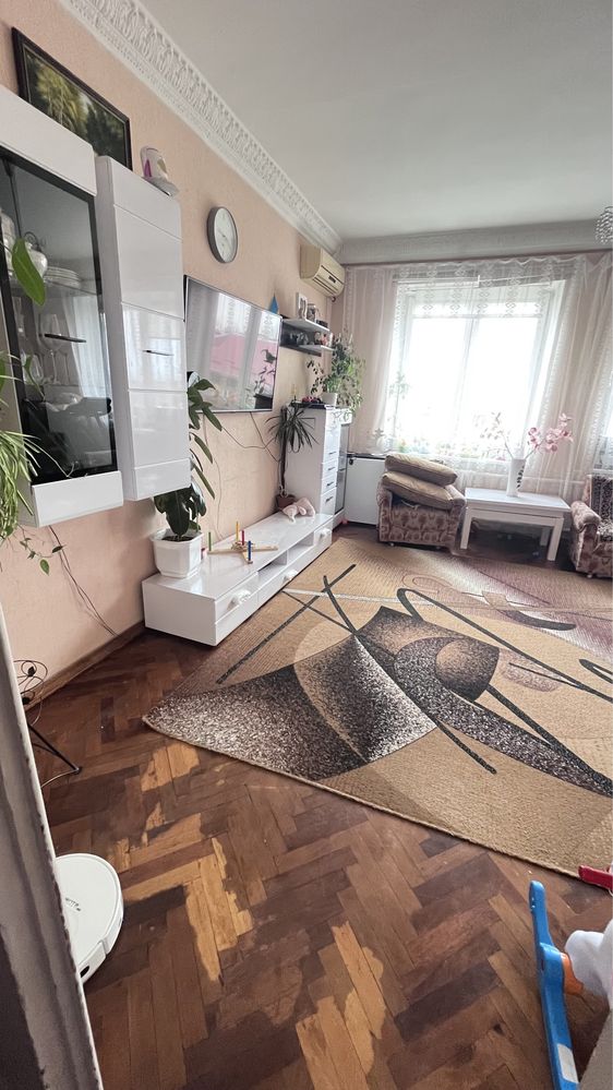 Продаю 3-х комнатную квартиру в центре