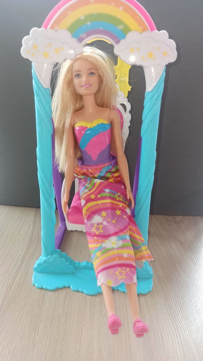 Lalka Barbie z huśtawką