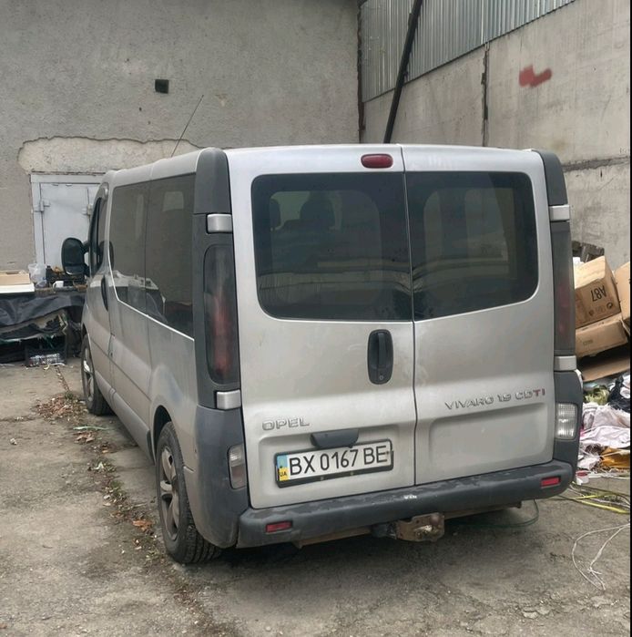 Опель Віваро 2004 рік